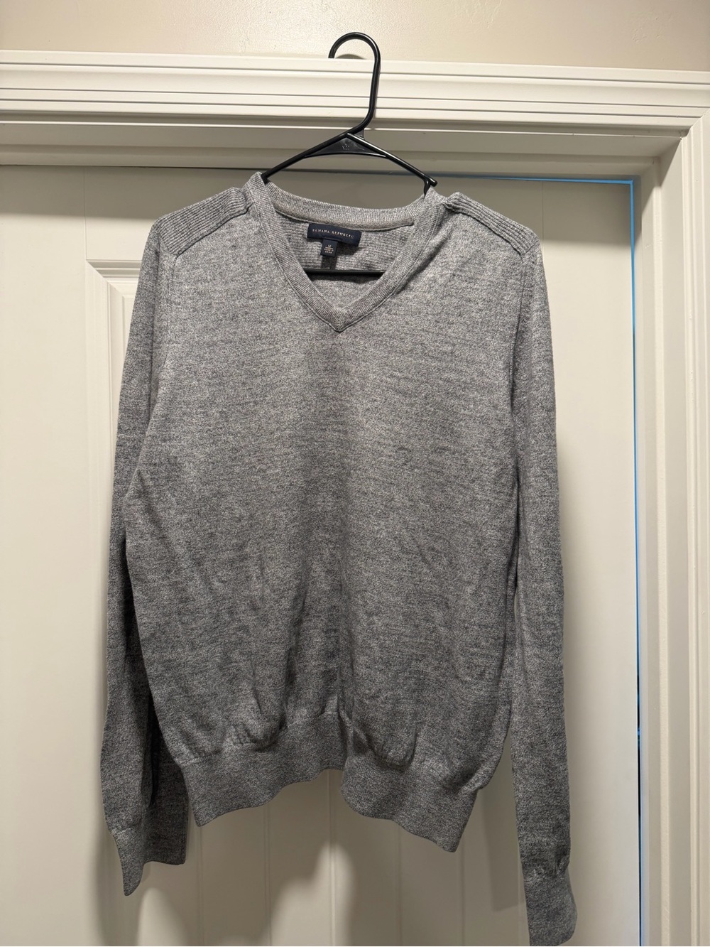 Banana Republic Men's Heather Gray V-Neck Sweater